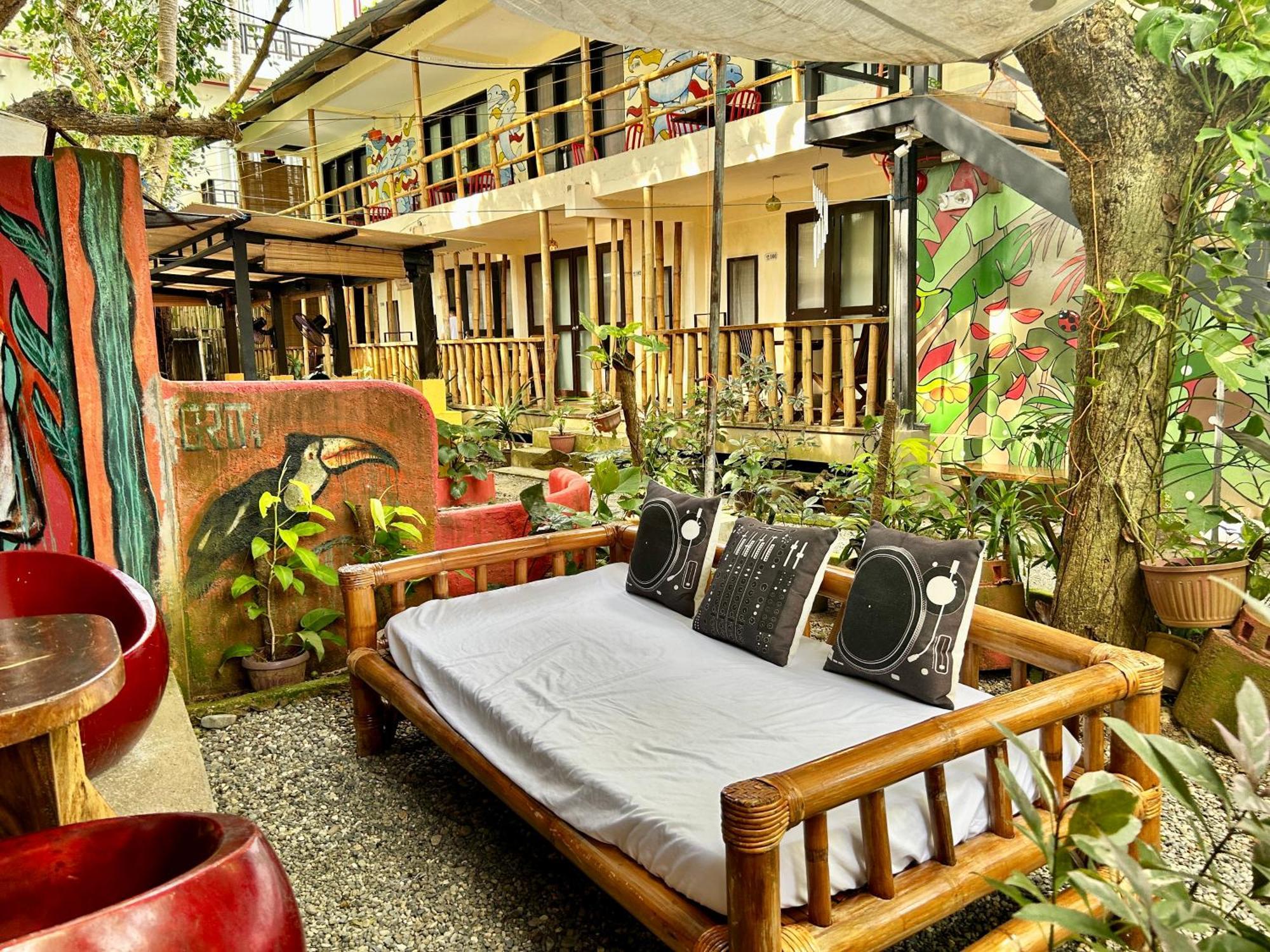 Lazy Dog Bed & Breakfast Balabag  Ngoại thất bức ảnh